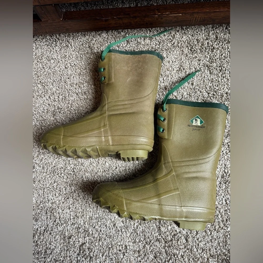 Northerner Junior heavy soled insulated rain boots steel shank farm boots